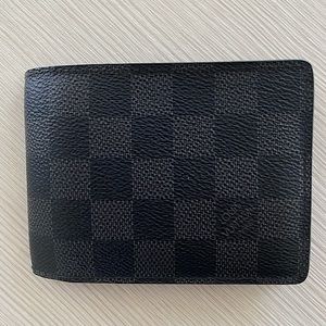 Authentic Louis Vuitton Men’s Damier Wallet